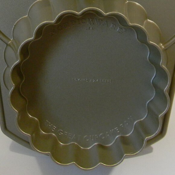 NordicWare The Great Cupcake Pan 10 Cups of Batter EUC - Picture 5 of 5